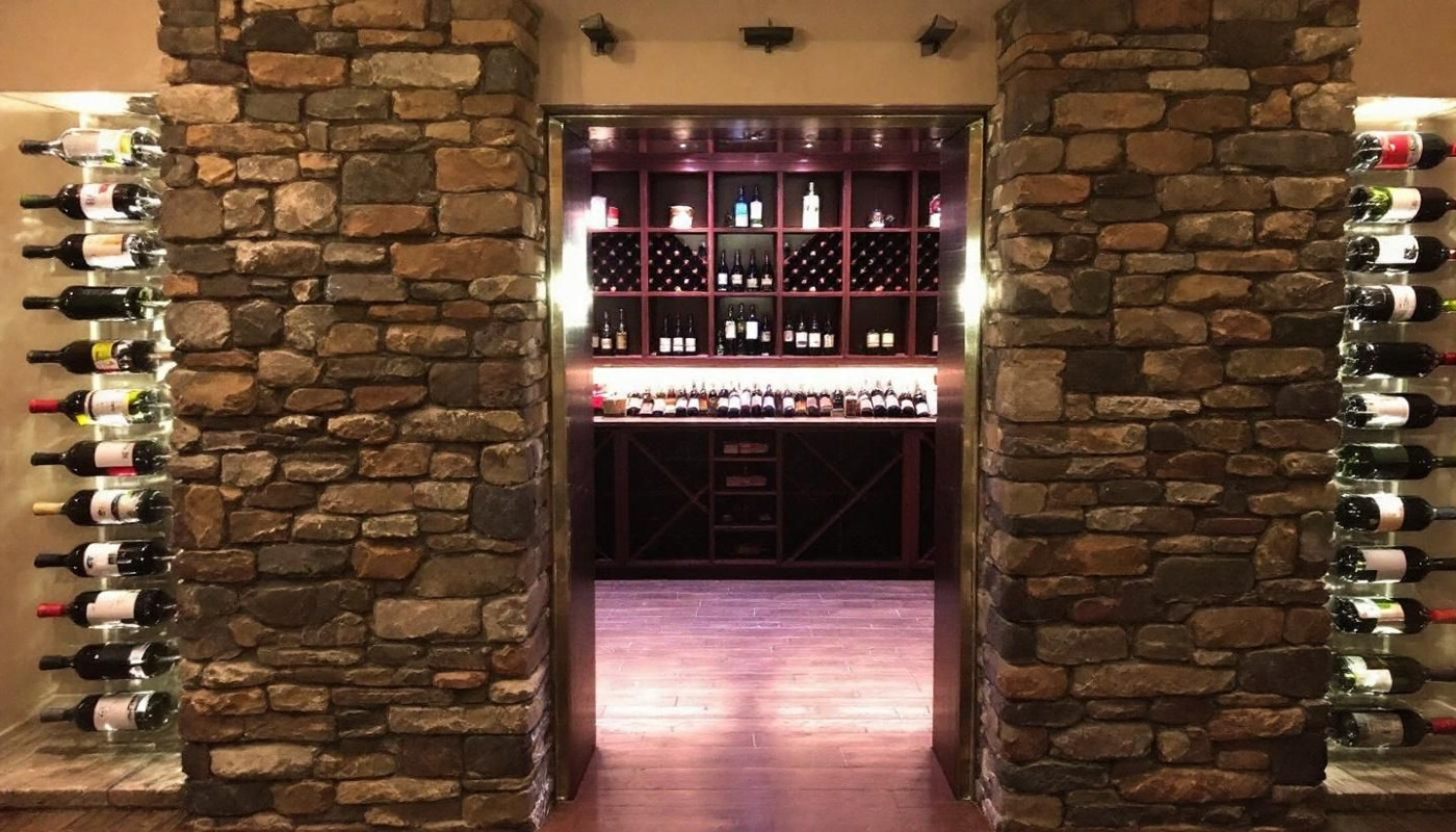 Comment les trappes personnalisées transforment-elles votre cave à vin ?